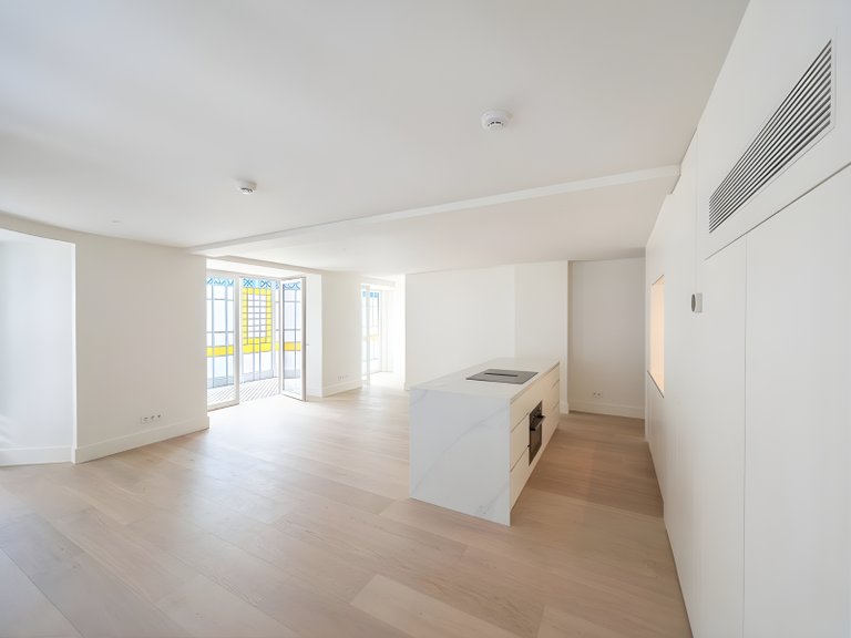 Apartment for Sale in Santo António, Lisboa, Lisbon, Portugal 3