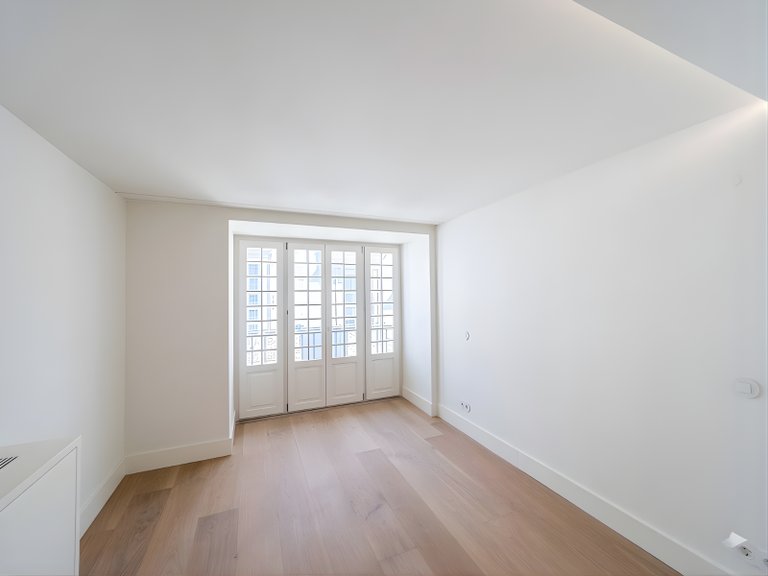 Apartment for Sale in Santo António, Lisboa, Lisbon, Portugal 9