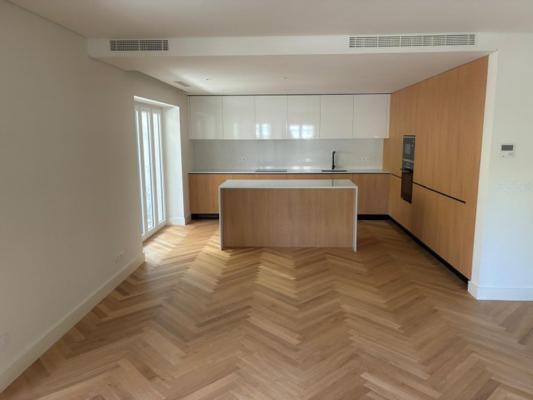 Apartment for Sale in Avenidas Novas, Lisboa, Lisbon, Portugal 2
