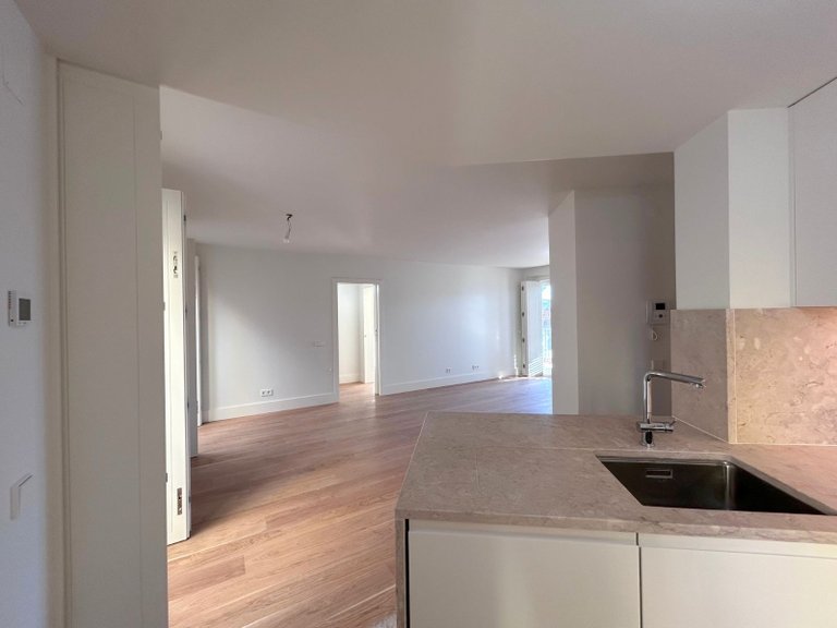 Apartment for Sale in Santo António, Lisboa, Lisbon, Portugal 8