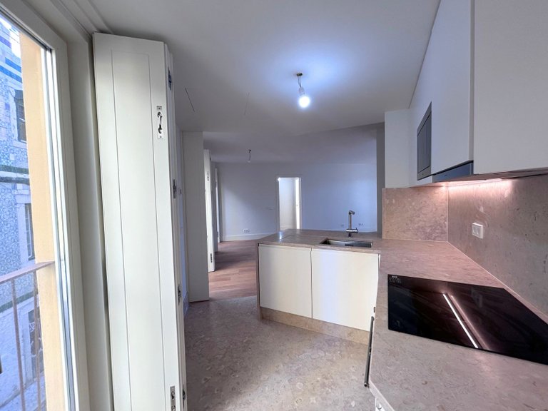 Apartment for Sale in Santo António, Lisboa, Lisbon, Portugal 7