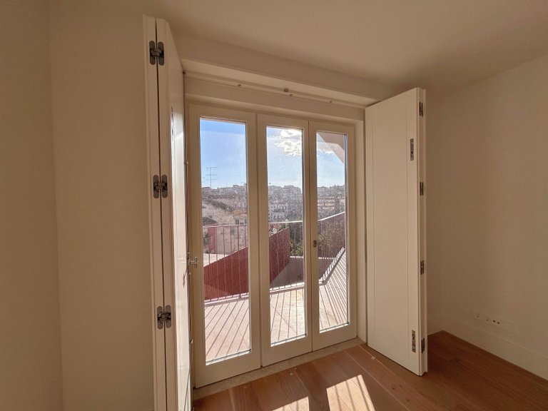 Apartment for Sale in Santo António, Lisboa, Lisbon, Portugal 11