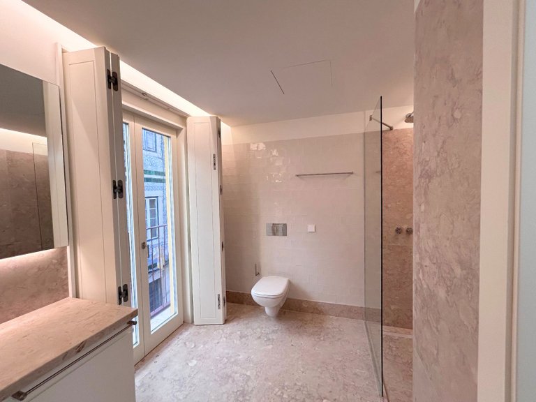 Apartment for Sale in Santo António, Lisboa, Lisbon, Portugal 12