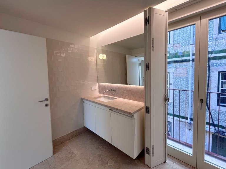 Apartment for Sale in Santo António, Lisboa, Lisbon, Portugal 13