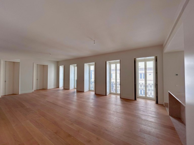 Apartment for Sale in Santo António, Lisboa, Lisbon, Portugal 2