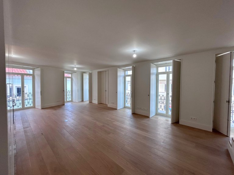 Apartment for Sale in Santo António, Lisboa, Lisbon, Portugal 2