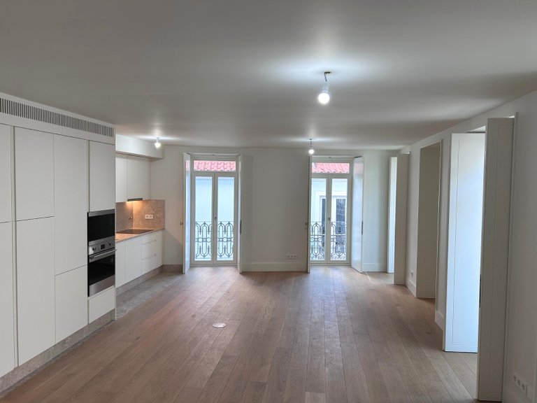Apartment for Sale in Santo António, Lisboa, Lisbon, Portugal 4