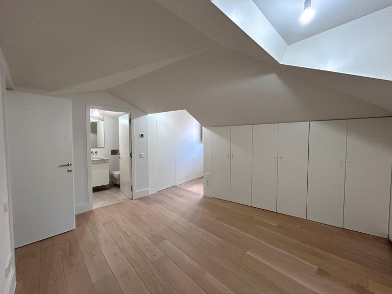 Apartment for Sale in Santo António, Lisboa, Lisbon, Portugal 9