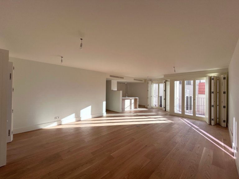 Apartment for Sale in Santo António, Lisboa, Lisbon, Portugal 2