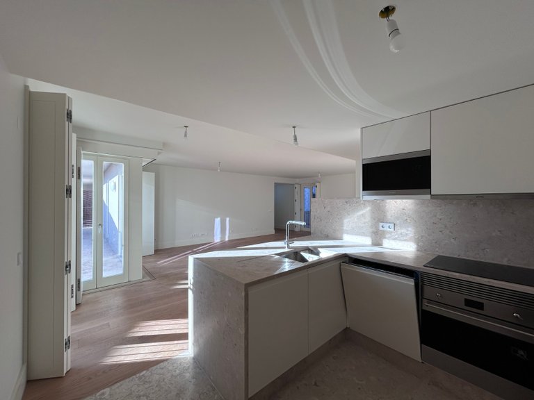 Apartment for Sale in Santo António, Lisboa, Lisbon, Portugal 3