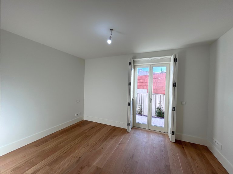 Apartment for Sale in Santo António, Lisboa, Lisbon, Portugal 9