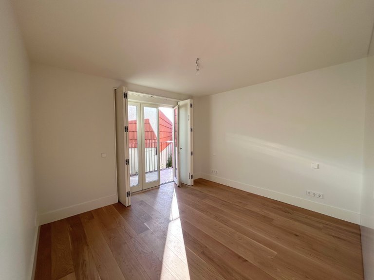 Apartment for Sale in Santo António, Lisboa, Lisbon, Portugal 8