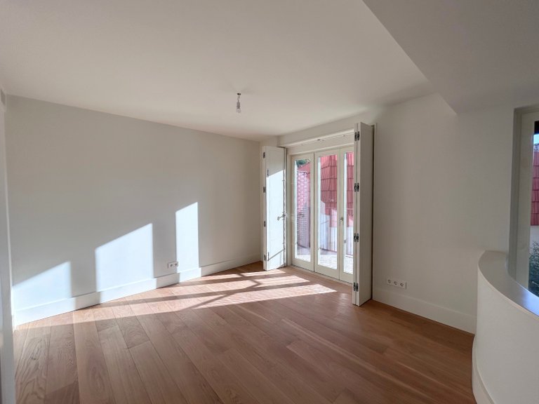 Apartment for Sale in Santo António, Lisboa, Lisbon, Portugal 13