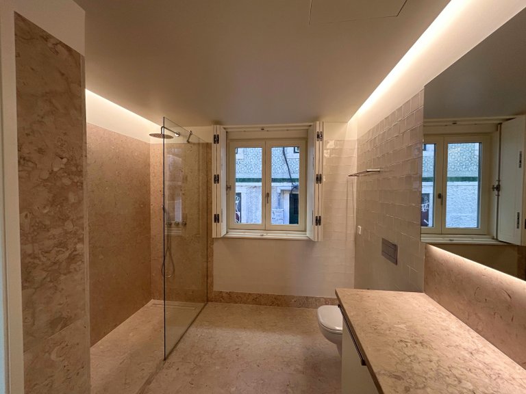 Apartment for Sale in Santo António, Lisboa, Lisbon, Portugal 19