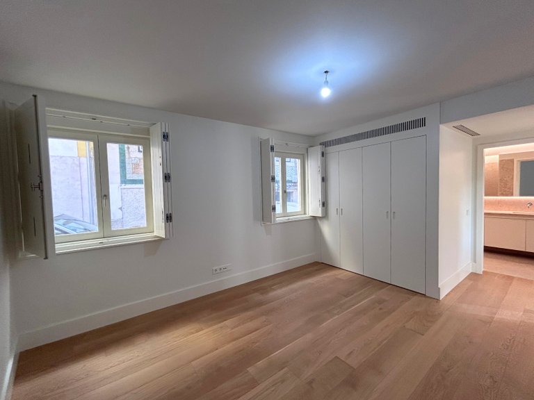Apartment for Sale in Santo António, Lisboa, Lisbon, Portugal 9
