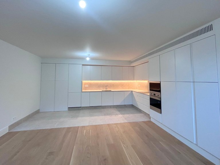 Apartment for Sale in Santo António, Lisboa, Lisbon, Portugal 9