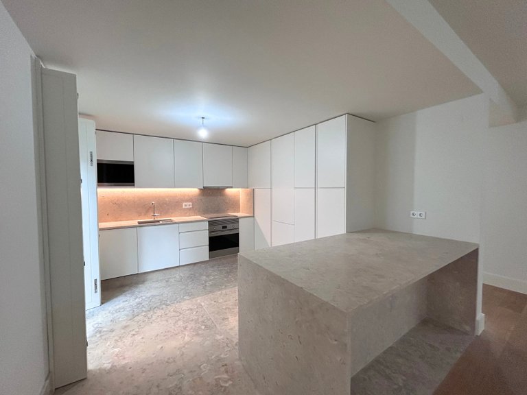 Apartment for Sale in Santo António, Lisboa, Lisbon, Portugal 10