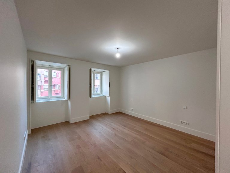 Apartment for Sale in Santo António, Lisboa, Lisbon, Portugal 9