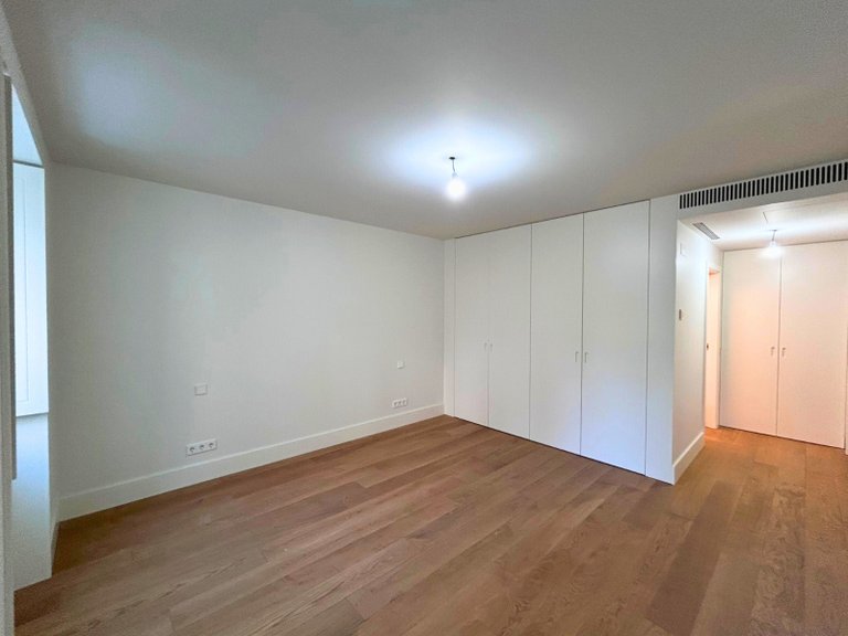 Apartment for Sale in Santo António, Lisboa, Lisbon, Portugal 8