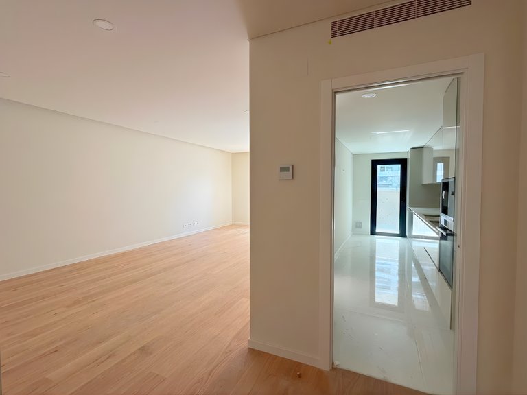 Apartment for Sale in Algés, Linda-a-Velha e Cruz Quebrada-Dafundo, Oeiras, Lisbon, Portugal 5