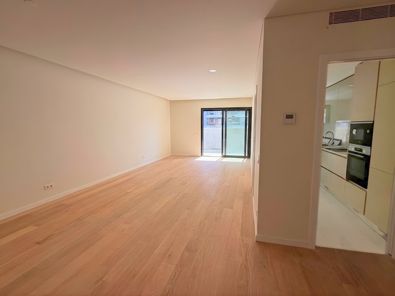 Apartment for Sale in Algés, Linda-a-Velha e Cruz Quebrada-Dafundo, Oeiras, Lisbon, Portugal 8