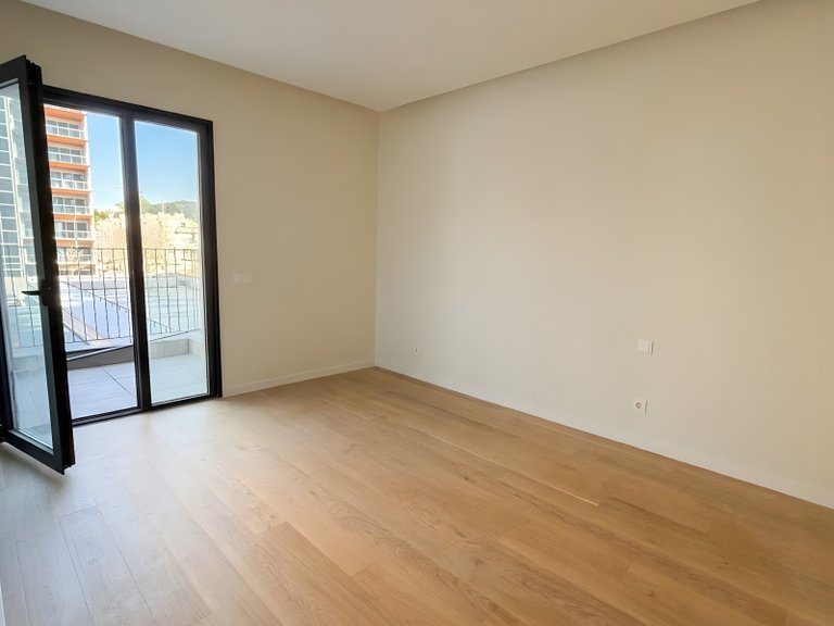 Apartment for Sale in Algés, Linda-a-Velha e Cruz Quebrada-Dafundo, Oeiras, Lisbon, Portugal 11