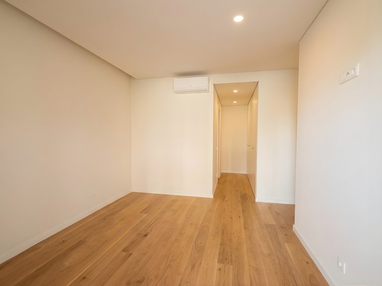 Apartment for Sale in Algés, Linda-a-Velha e Cruz Quebrada-Dafundo, Oeiras, Lisbon, Portugal 13