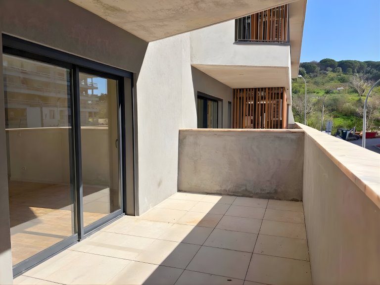 Apartment for Sale in Algés, Linda-a-Velha e Cruz Quebrada-Dafundo, Oeiras, Lisbon, Portugal 2