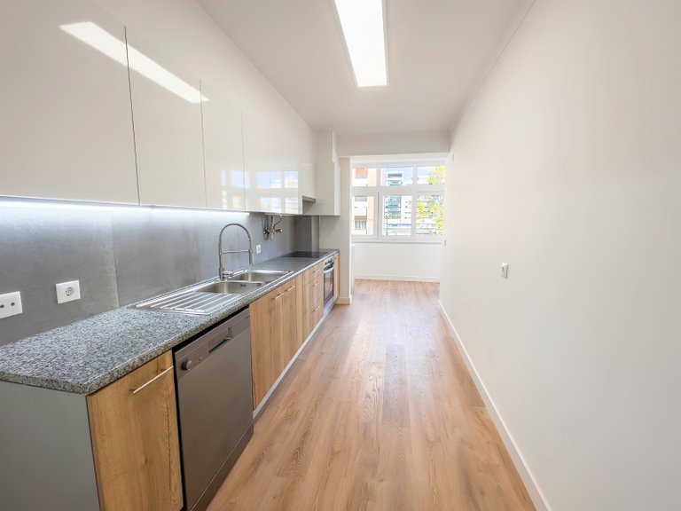 Apartment for Sale in São Domingos de Benfica, Lisboa, Lisbon, Portugal 13