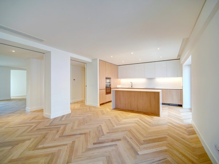 Apartment for Sale in Avenidas Novas, Lisboa, Lisbon, Portugal 2