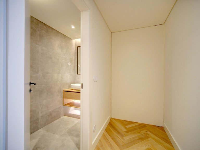 Apartment for Sale in Avenidas Novas, Lisboa, Lisbon, Portugal 22