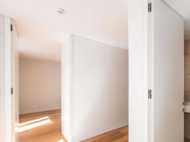 Apartment for Sale in Santa Maria Maior, Lisboa, Lisbon, Portugal 12