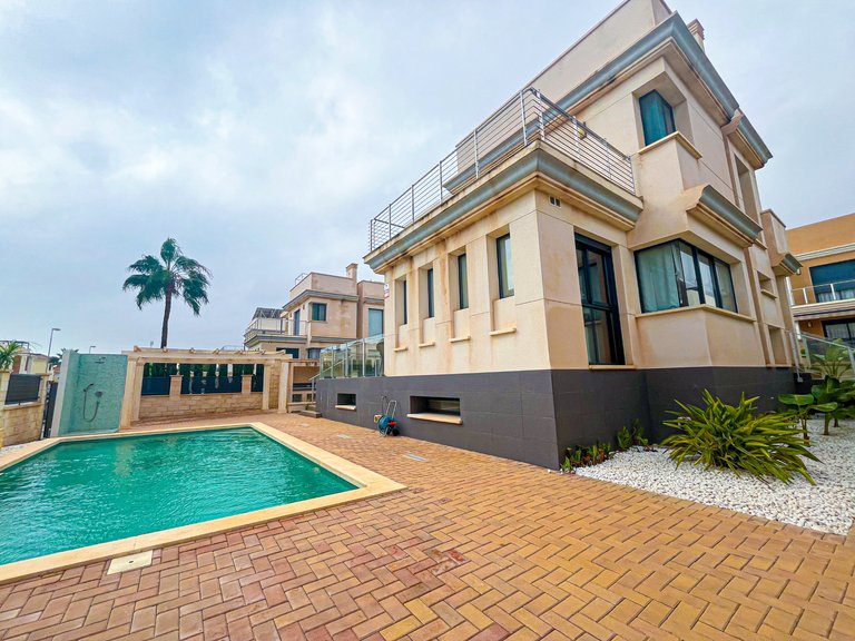 Villa for Sale in Orihuela Costa, Alicante 2