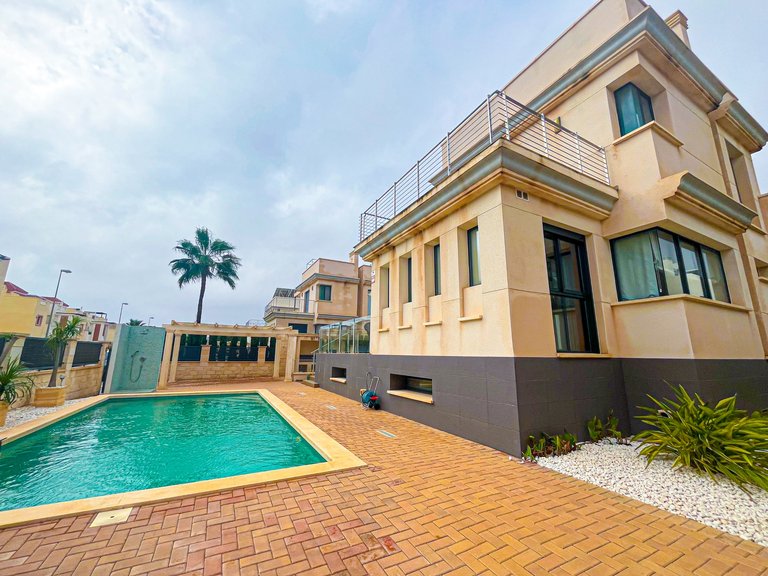 Villa for Sale in Orihuela Costa, Alicante 37