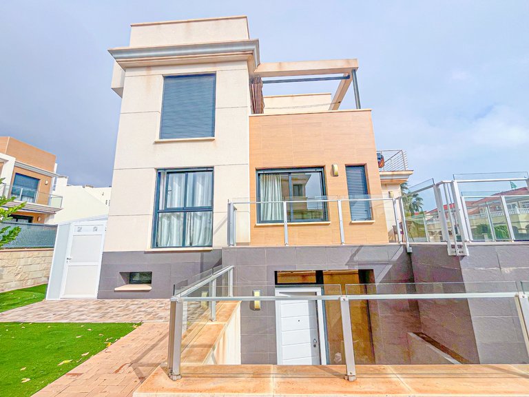 Villa for Sale in Orihuela Costa, Alicante 40