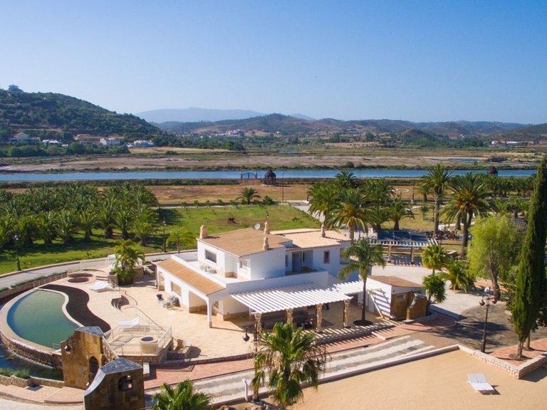 Villa for Sale in Estombar, Algarve 1