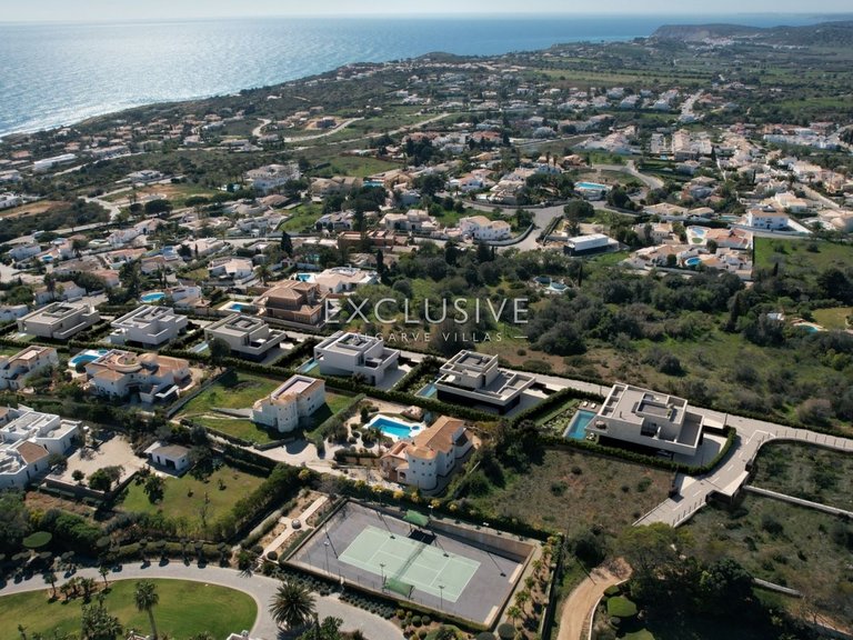 Villa for Sale in Praia Da Luz, Algarve 27