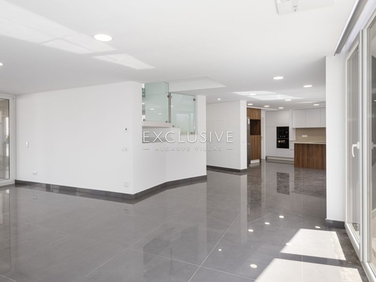 Villa for Sale in Lagos, Algarve 4