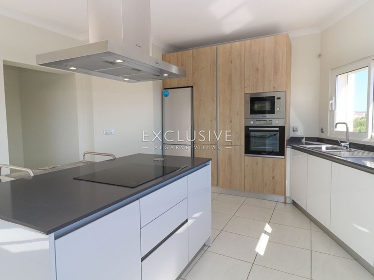 Villa for Sale in Lagos, Algarve 10