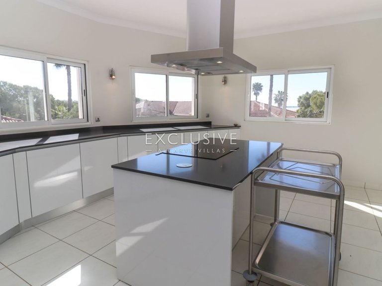 Villa for Sale in Lagos, Algarve 12