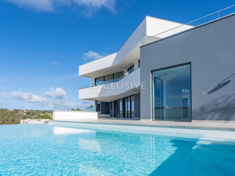 Villa for Sale in Lagos, Algarve 1