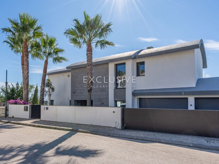 Villa for Sale in Praia Da Luz, Algarve 24