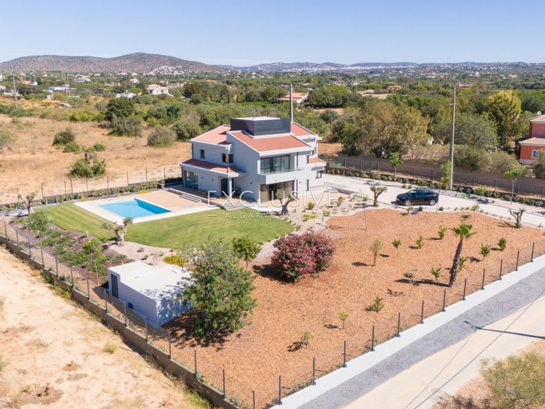 Villa for Sale in Quarteira, Algarve 27