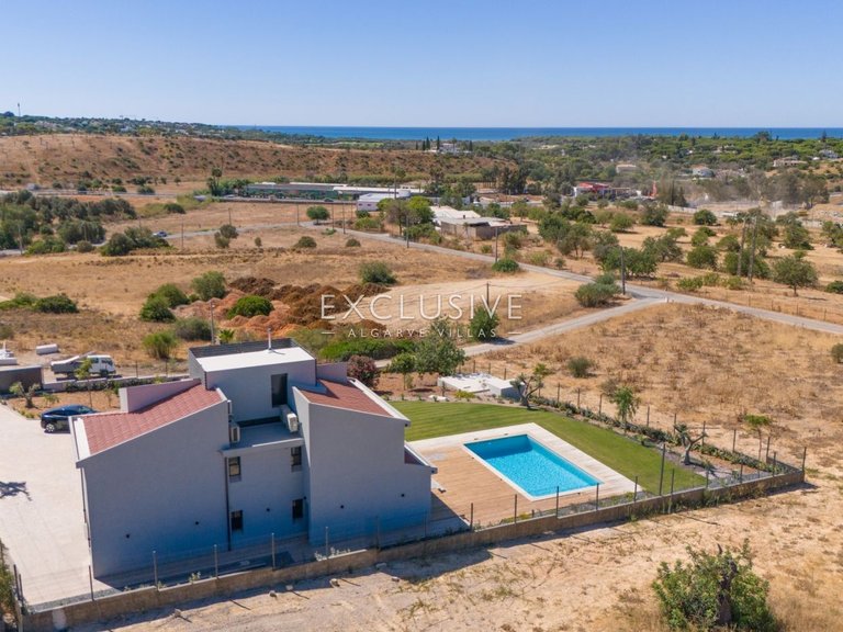 Villa for Sale in Quarteira, Algarve 3