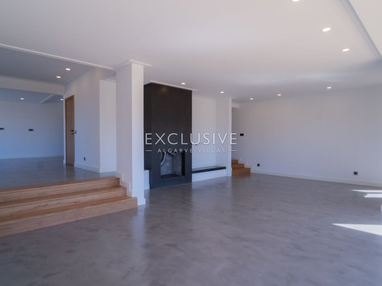 Villa for Sale in Quarteira, Algarve 5