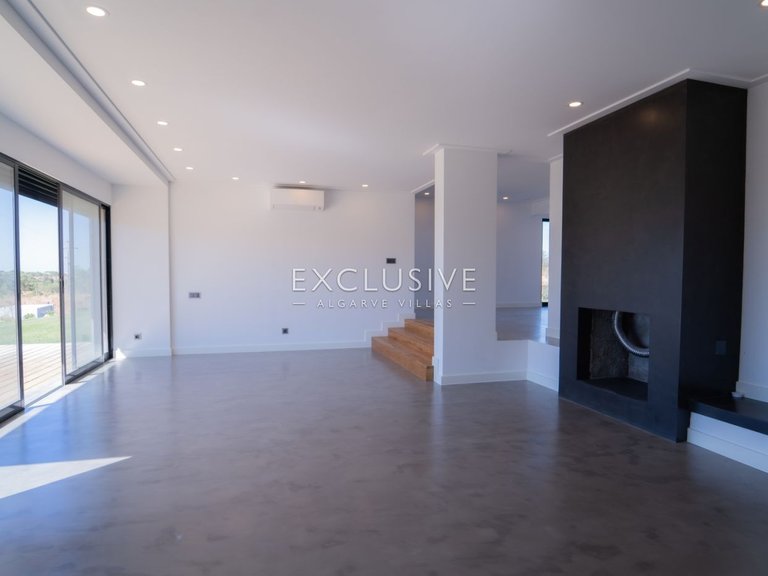 Villa for Sale in Quarteira, Algarve 7