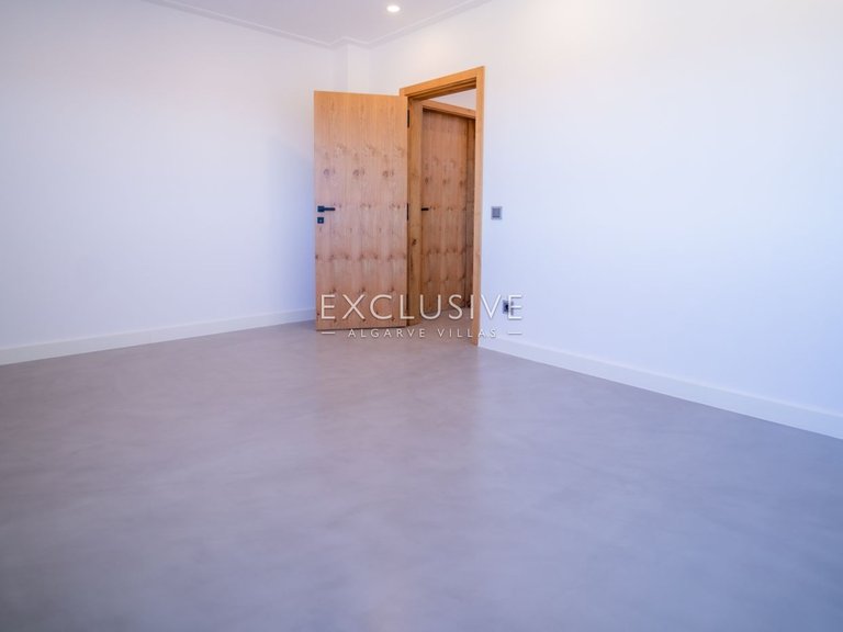 Villa for Sale in Quarteira, Algarve 11
