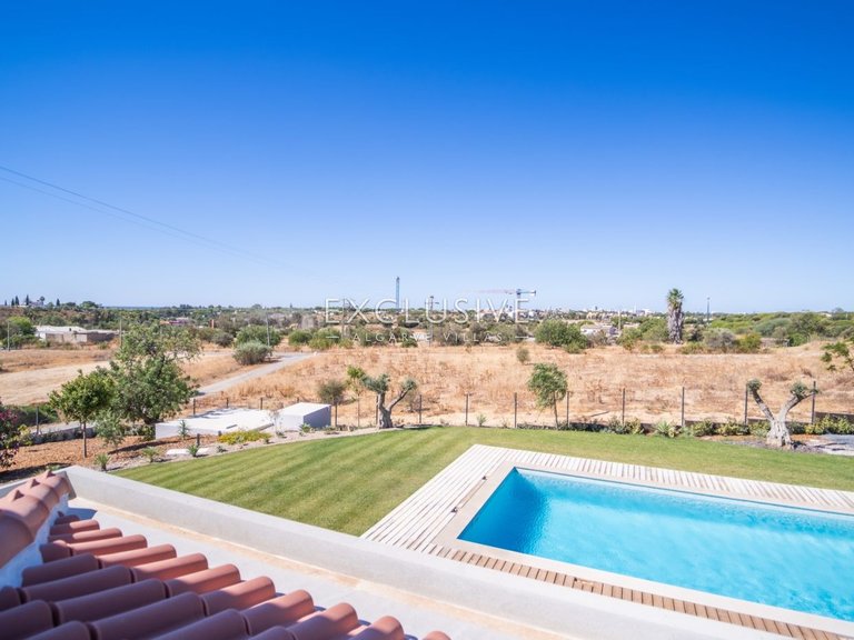 Villa for Sale in Quarteira, Algarve 10