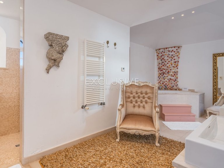 Villa for Sale in Lagos, Algarve 10