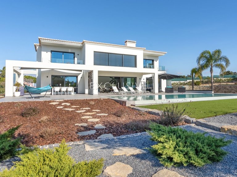 Villa for Sale in Carvoeiro, Algarve 23